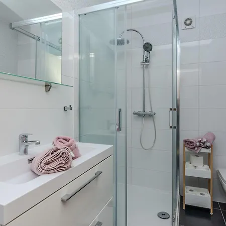 Eses By Interhome